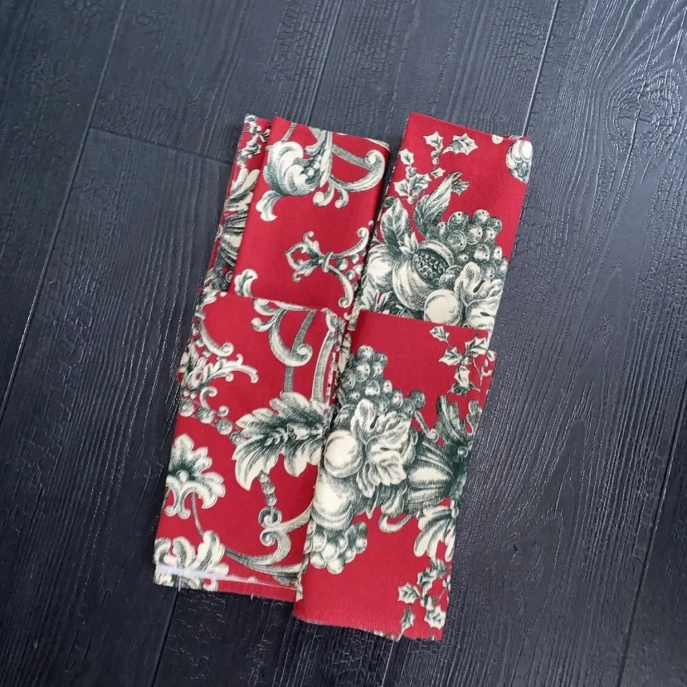 LAUREN Ralph Lauren Christmas Holiday Napkins Set (4) Cotton Floral‎ Hayley